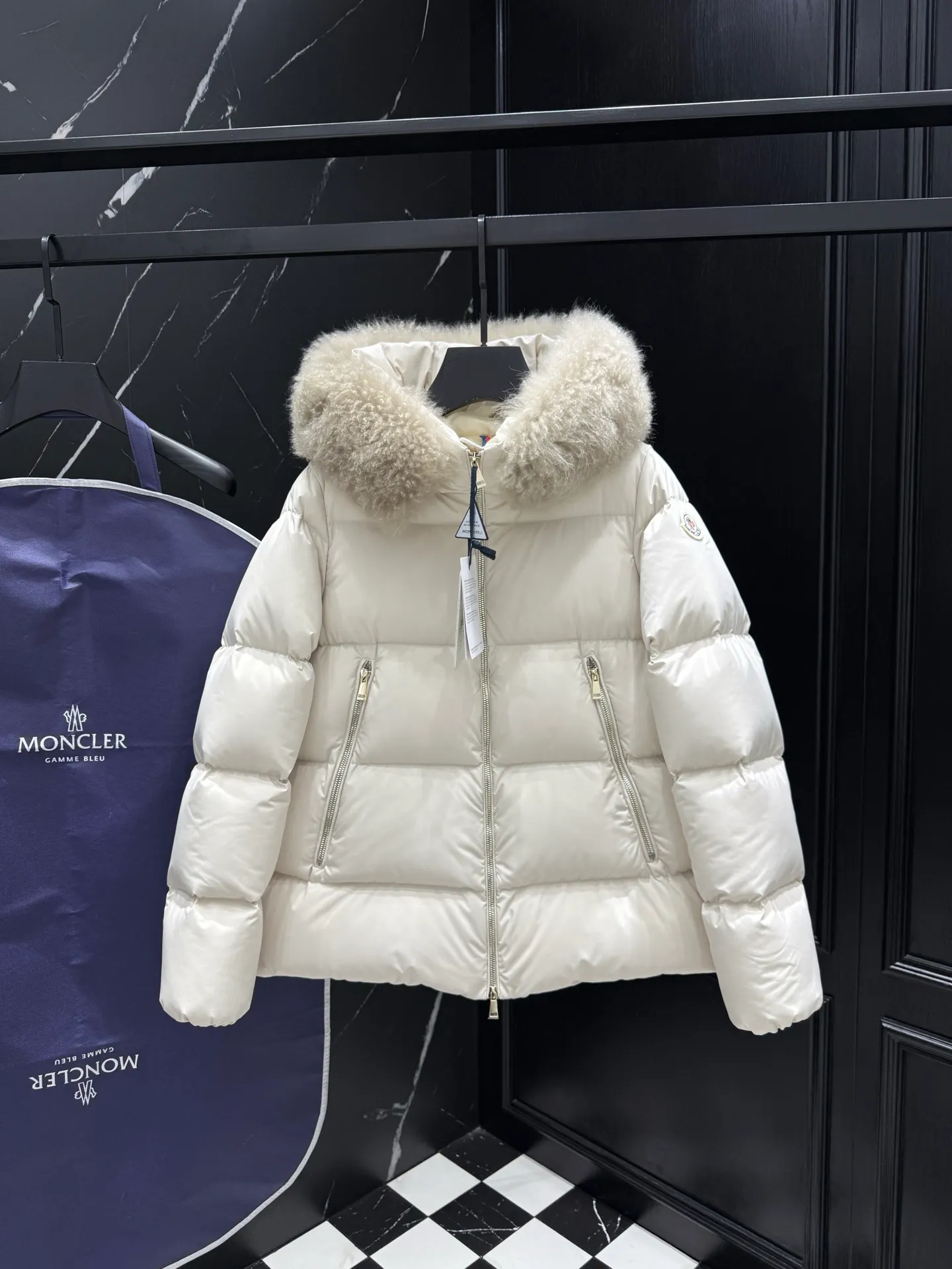 𝐌𝐎𝐍𝐂𝐋𝐄𝐑｜ Laichefur A mc 09#/ ： Size: 1 ，2 ，3 ，4 ：Laichefur Classic ， 。 Laichefur ， 。 ， ， 。 ， 。 • •Longue saison • • • •